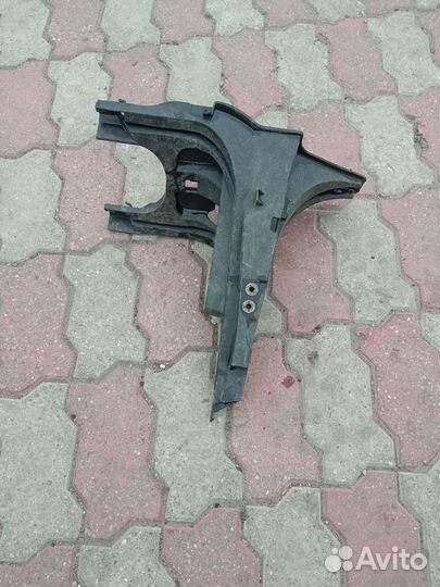 BMW X5 E70 кронштейн правый переднего крыла