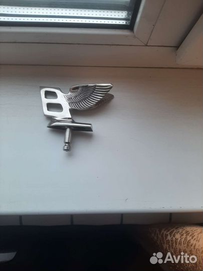 Bentley эмблема на капот