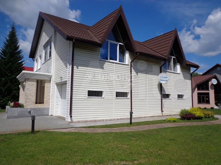 Коттедж 497 м² на участке 12 сот.