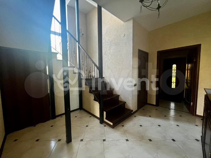 Таунхаус 210,6 м² на участке 5,6 сот.