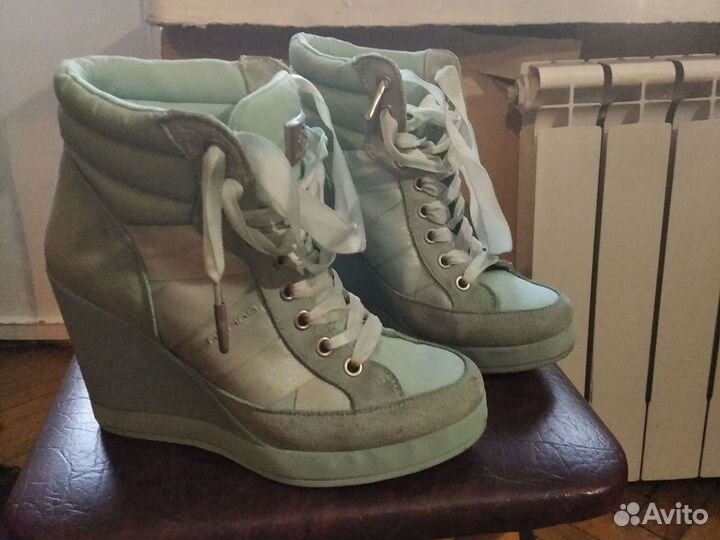 Кроссовки на платформе