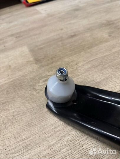 Рычаг подвески нижний передний правый Hyundai