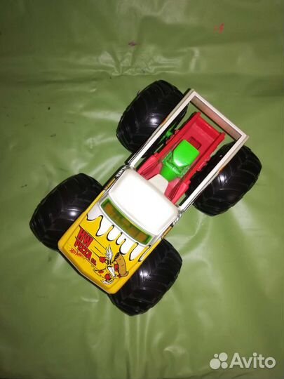 Машинка Hot wheels monster truck