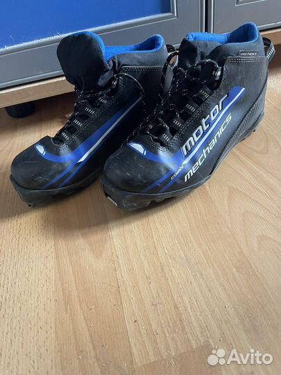 Лыжные ботинки