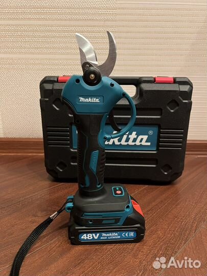 Секатор Makita бесщеточный 48v