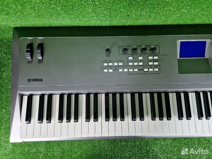 Синтезатор Yamaha MM8