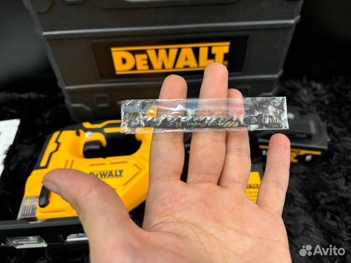 Лобзик DeWalt аккумуляторный в кейсе 18V