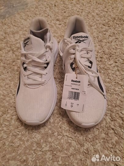 Новые кроссовки Reebok