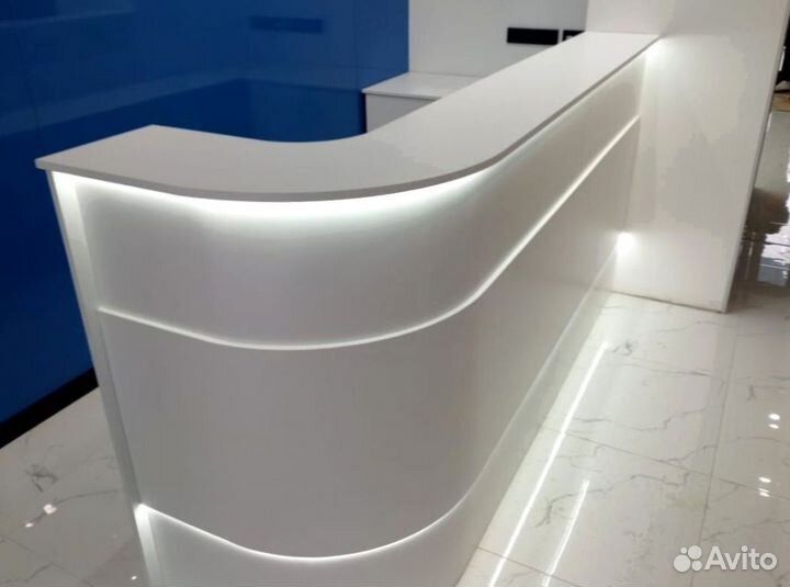 Стойка для автосалонов