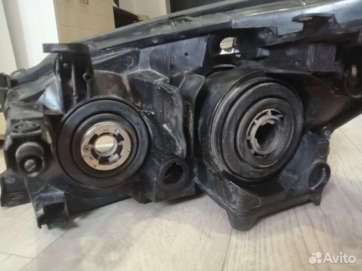 Комплект фар на Toyota rav 4 2006