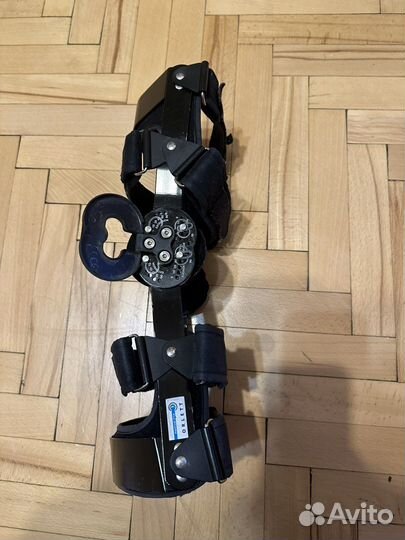 Ортез на правое коленный сустав Orlett