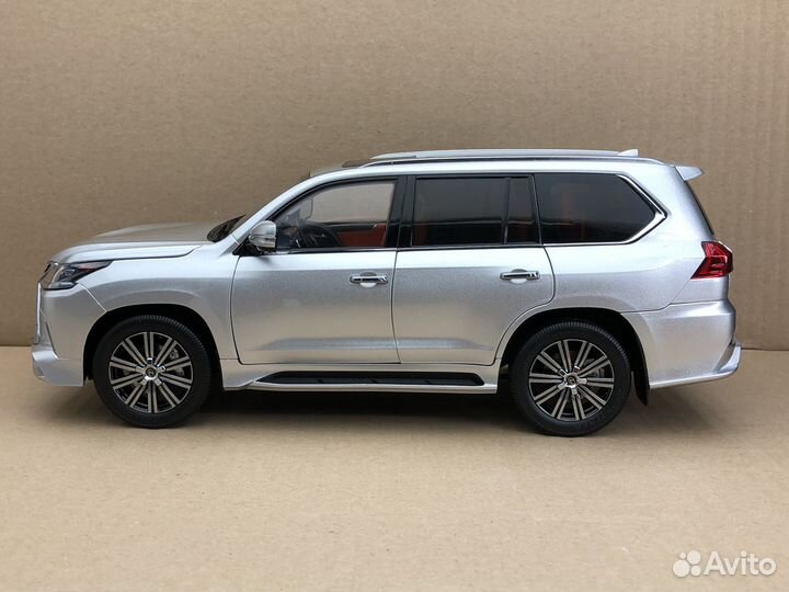 Lexus Lx570 Lcd Models 1:18