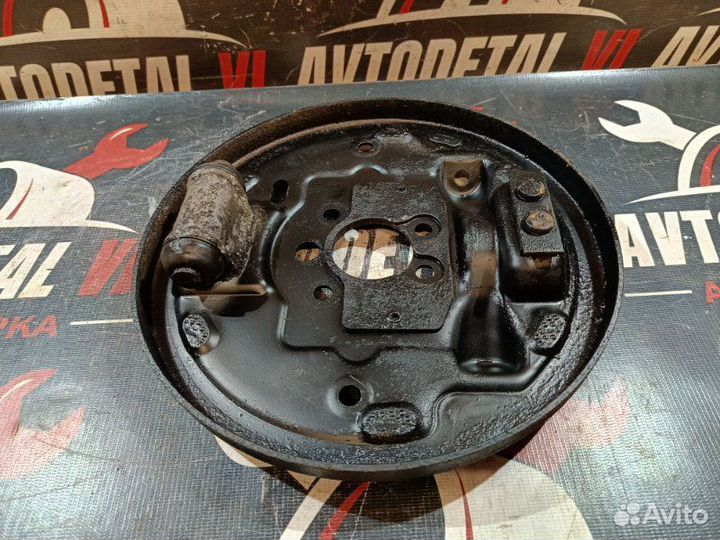 Пыльник тормозного барабана задний правый Skoda