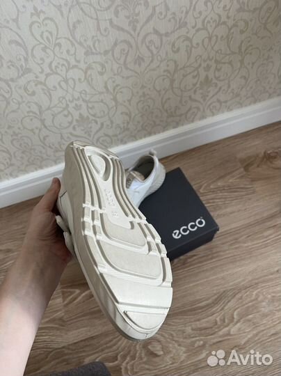 Белые кросовки ecco