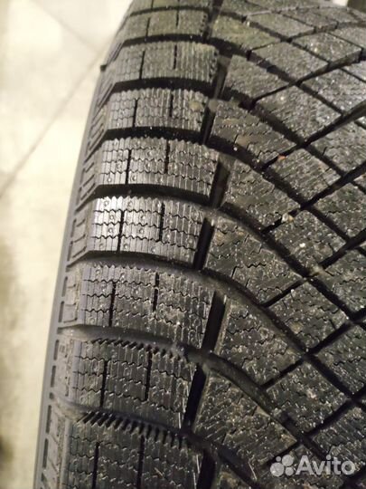 Pirelli Ice Zero FR 225/60 R18