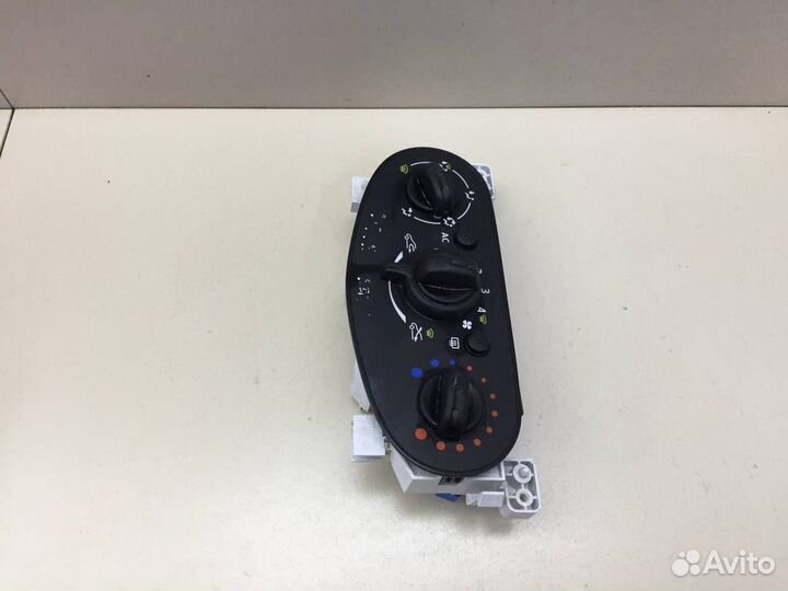 Блок управления отопителем Renault Sandero 2009-20