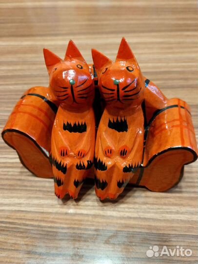 Кошки сувенирные деревянные