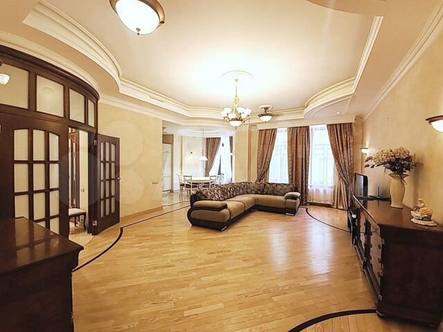 4-к. квартира, 180 м², 2/8 эт.