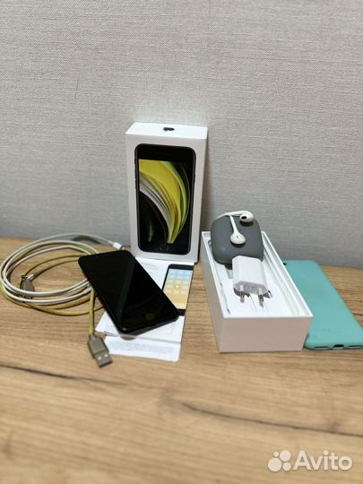 iPhone SE, 128 ГБ