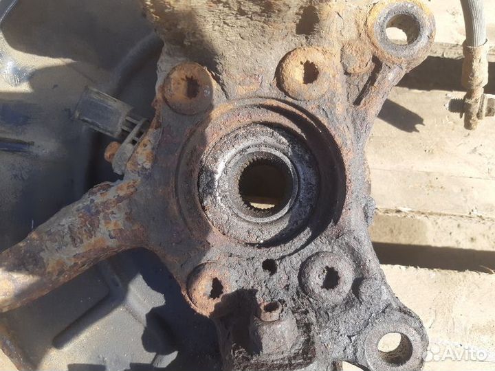 Кулак поворотный передний левый Skoda Yeti