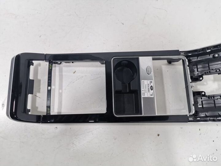 Пластик салона Land Rover Range Rover Velar 2020