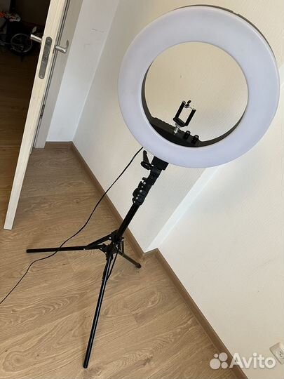 Кольцевая лампа со штативом