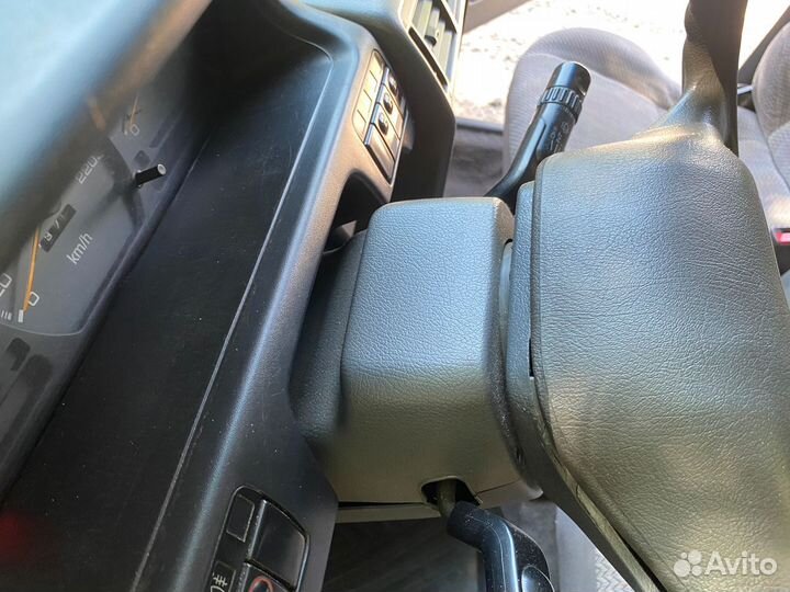 Подрулевой кожух Mitsubishi Space Wagon 2