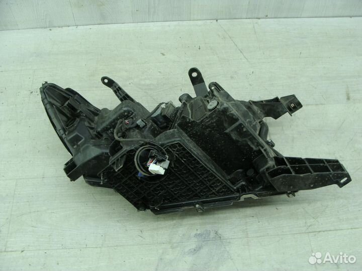 Фара левая Toyota Land Cruiser