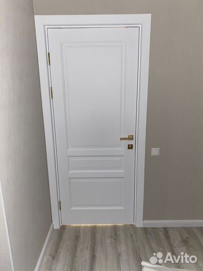 Двери межкомнатные белые классика