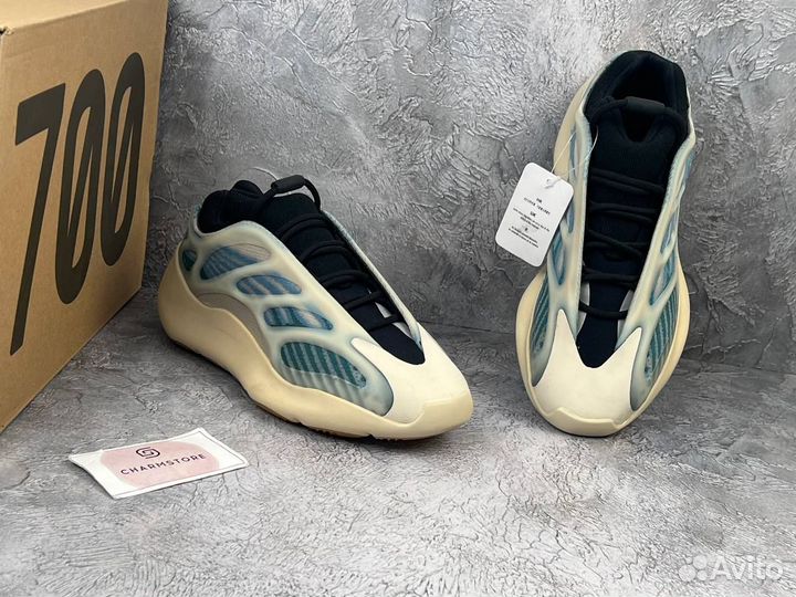 Кроссовки Иззи adidas Yeezy 700 V3 