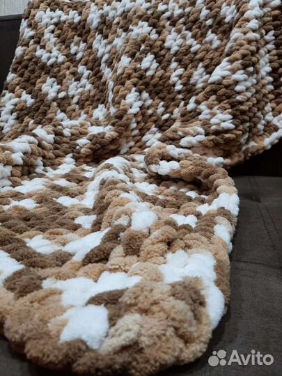 Плед вязаный ручной работы