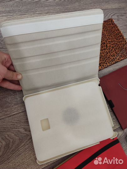 Лот чехлов для iPad 2-4