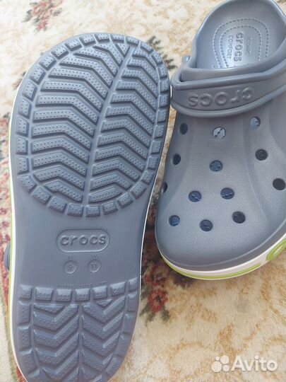 Сабо Crocs salah crog