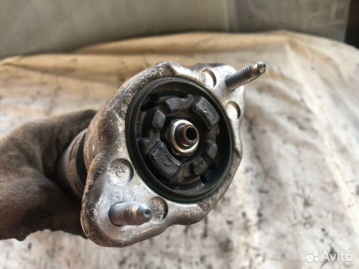 Амортизатор задний Mercedes-Benz E-Class W212