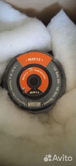 Автомобильный сабвуфер JBL