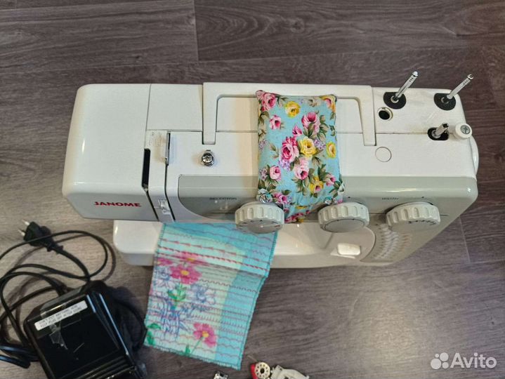 Швейная машинка Janome