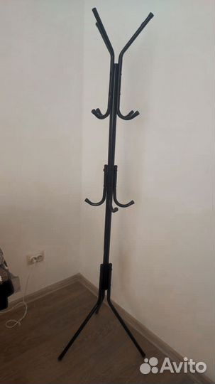 Вешалка для одежды напольная металлическая