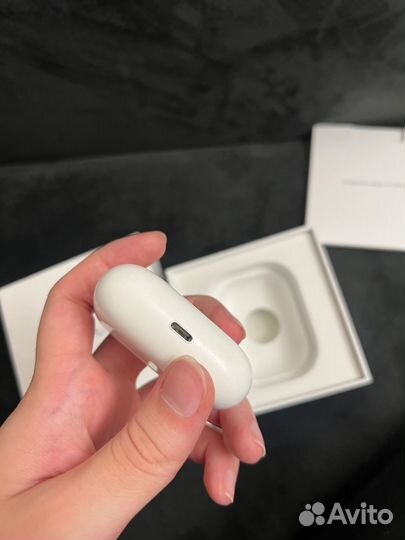 Airpods pro оригинал кейс и один наушник