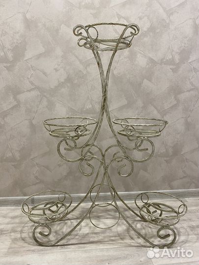 Подставка для цветов металлическая