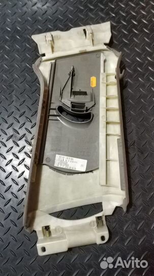 Обшивка стойки Audi A8