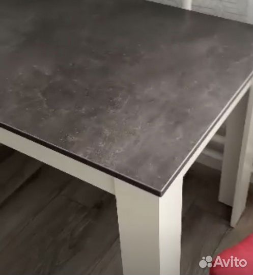 Кухонный стол.Новый