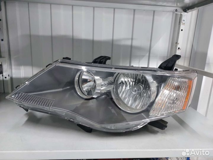 Фара левая Mitsubishi Outlander 06-10г.в. ксенон
