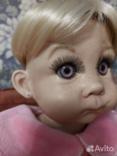 Кукла фарфоровая