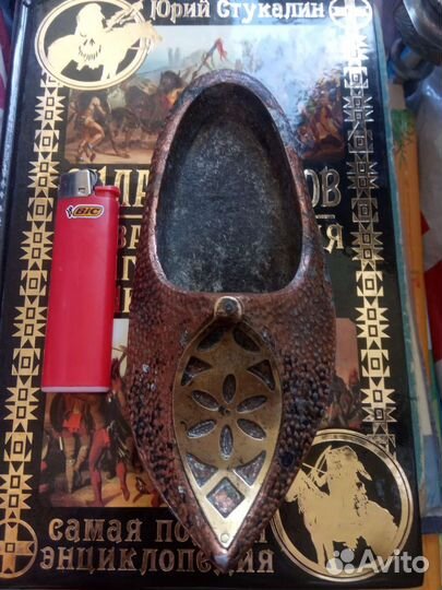 Пепельница башмак железная