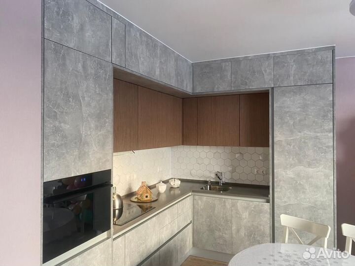 Кухня на заказ под потолок