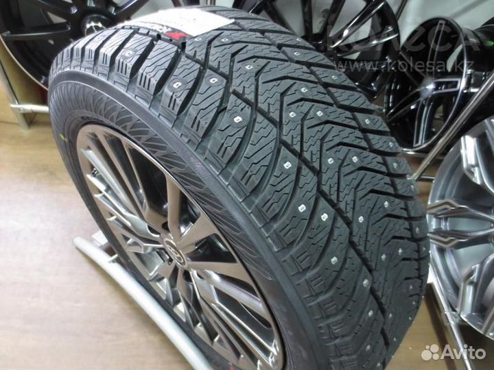 Yokohama IceGuard Stud IG65 215/65 R16