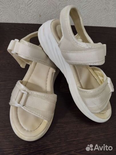 Сандалии для девочки