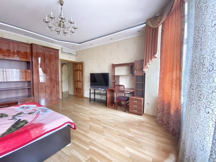 3-к. квартира, 85 м², 3/10 эт.