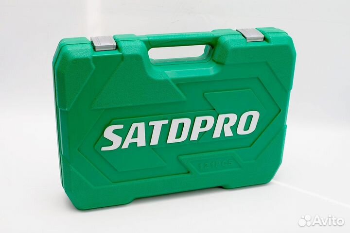 Набор инструментов в чемодане