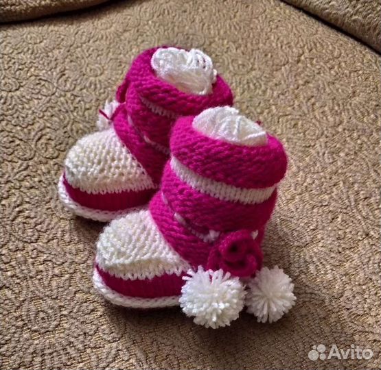 Шапочка, пинетки для новорожденного